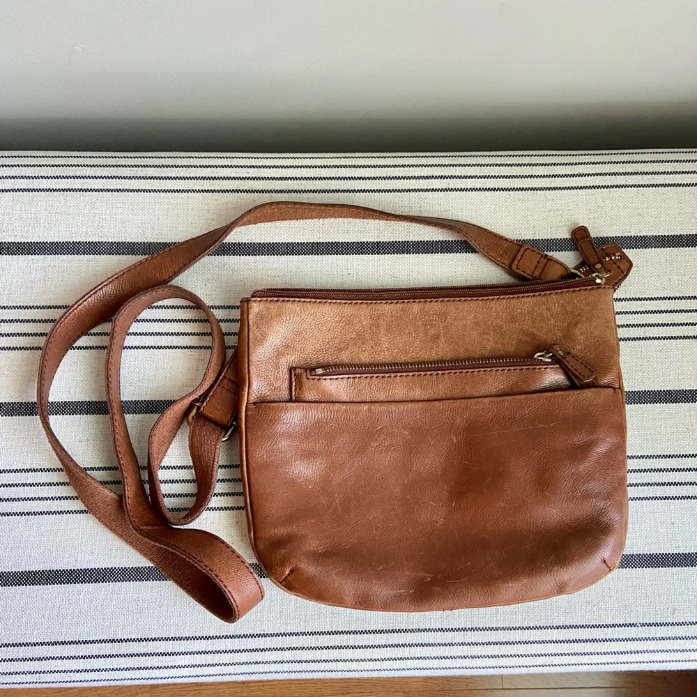 😍 beautiful distressed leather Fossil purse